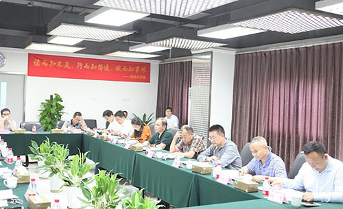 华体会体育官方召开学习贯彻十八大精神辅导报告会 